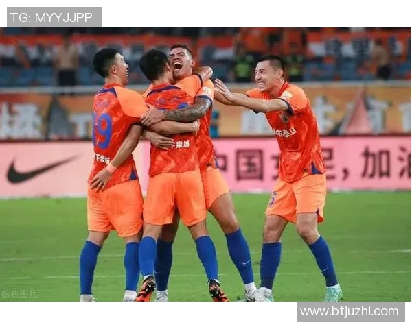 成都足球队团队协作引发热议球迷对战术配合与球员表现展开激烈讨论